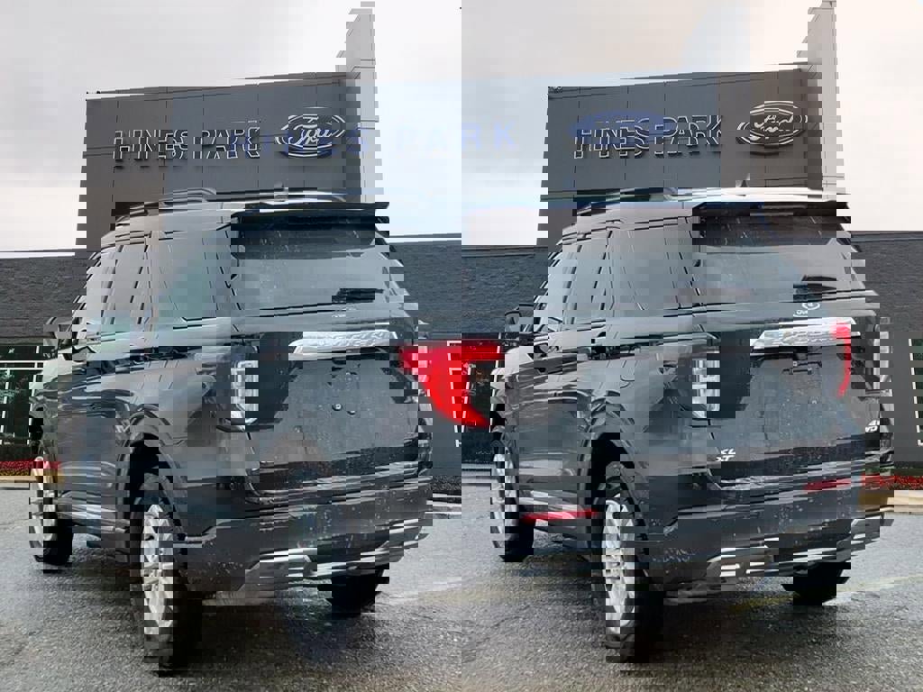 Certified 2023 Ford Explorer XLT w/ Equipment Group 202A image 5