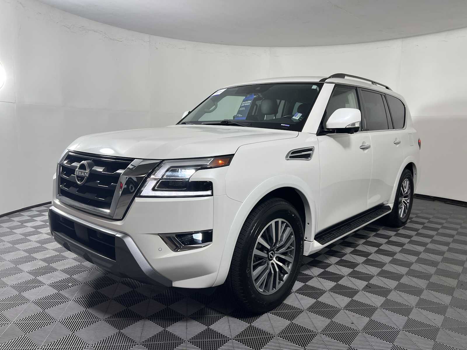 Used 2023 Nissan Armada SL AWD/4WD image 3