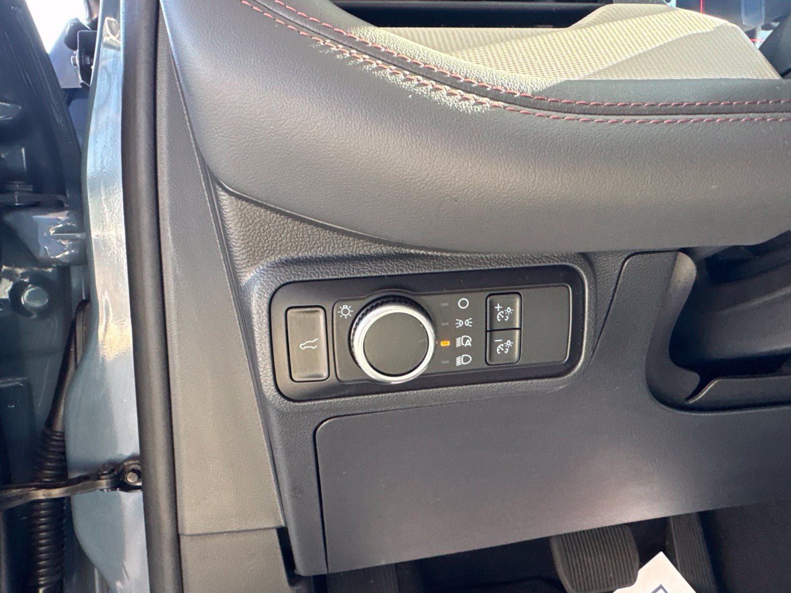 Certified 2025 Ford Explorer Active AWD/4WD image 28