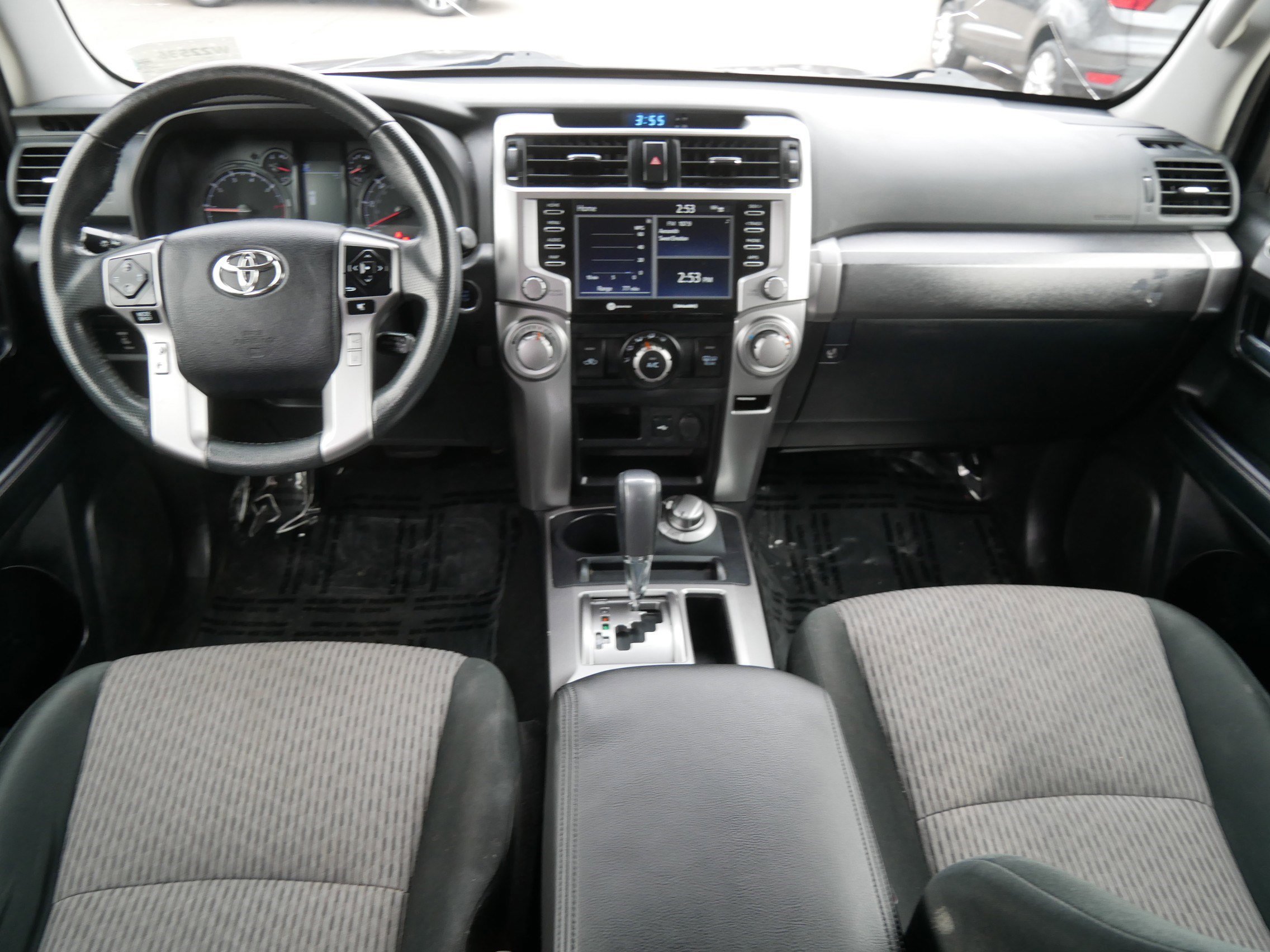 Used 2022 Toyota 4Runner SR5 AWD/4WD image 10