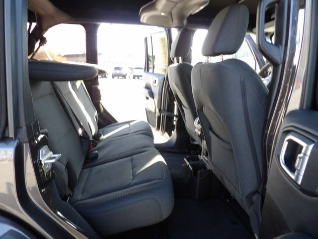 Used 2024 Jeep Wrangler Unlimited Sahara AWD/4WD image 31