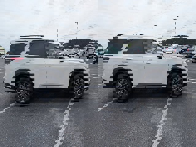 Used 2024 Nissan Pathfinder SV w/ SV Premium Package image 6