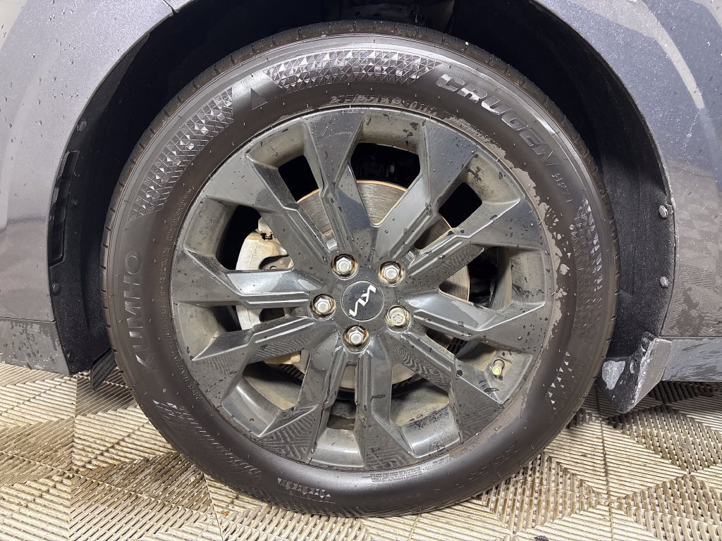 Used 2024 Kia Carnival SX FWD image 12