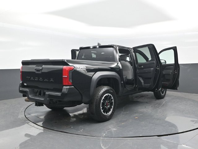 Used 2025 Toyota Tacoma TRD Off-Road AWD/4WD image 28