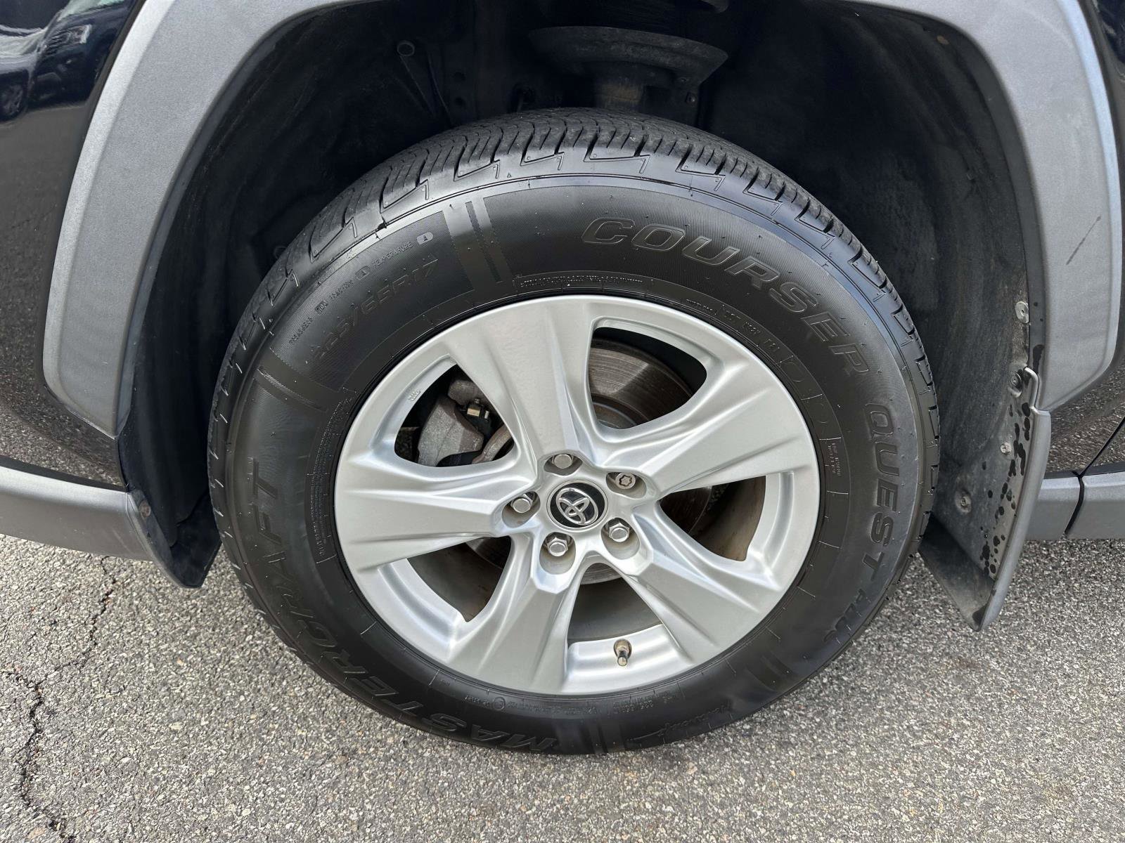 Used 2019 Toyota RAV4 XLE image 8