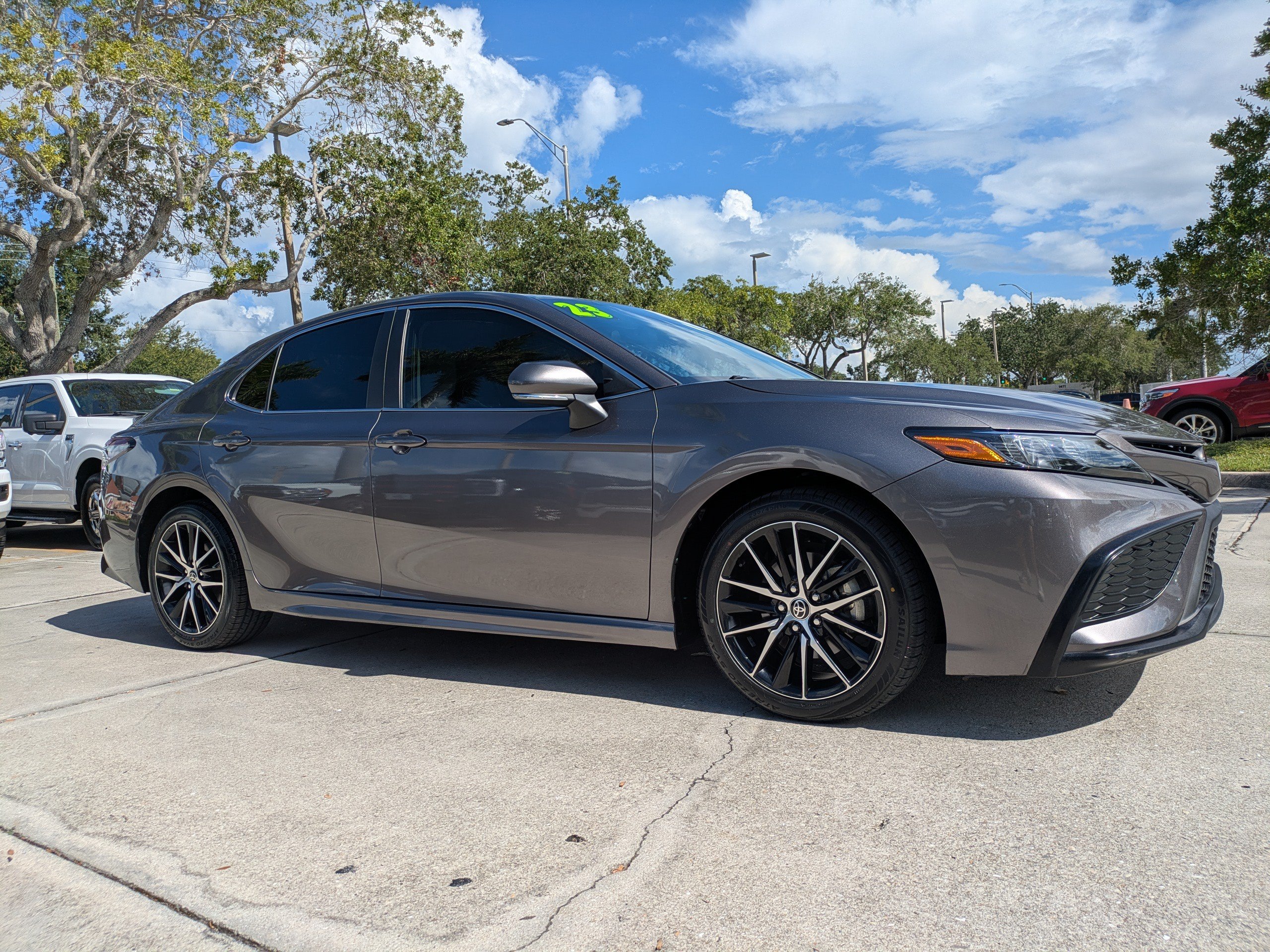 Used 2023 Toyota Camry SE FWD image 2