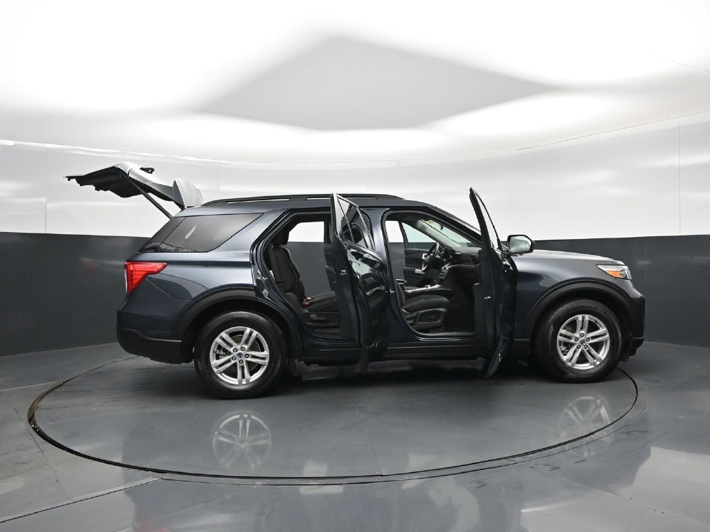 Certified 2023 Ford Explorer XLT RWD image 4