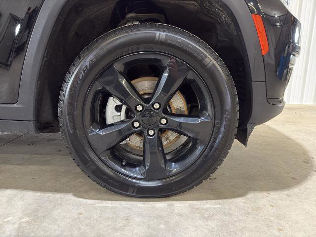 Used 2023 Jeep Grand Cherokee L Limited w/ Black Appearance Package image 24