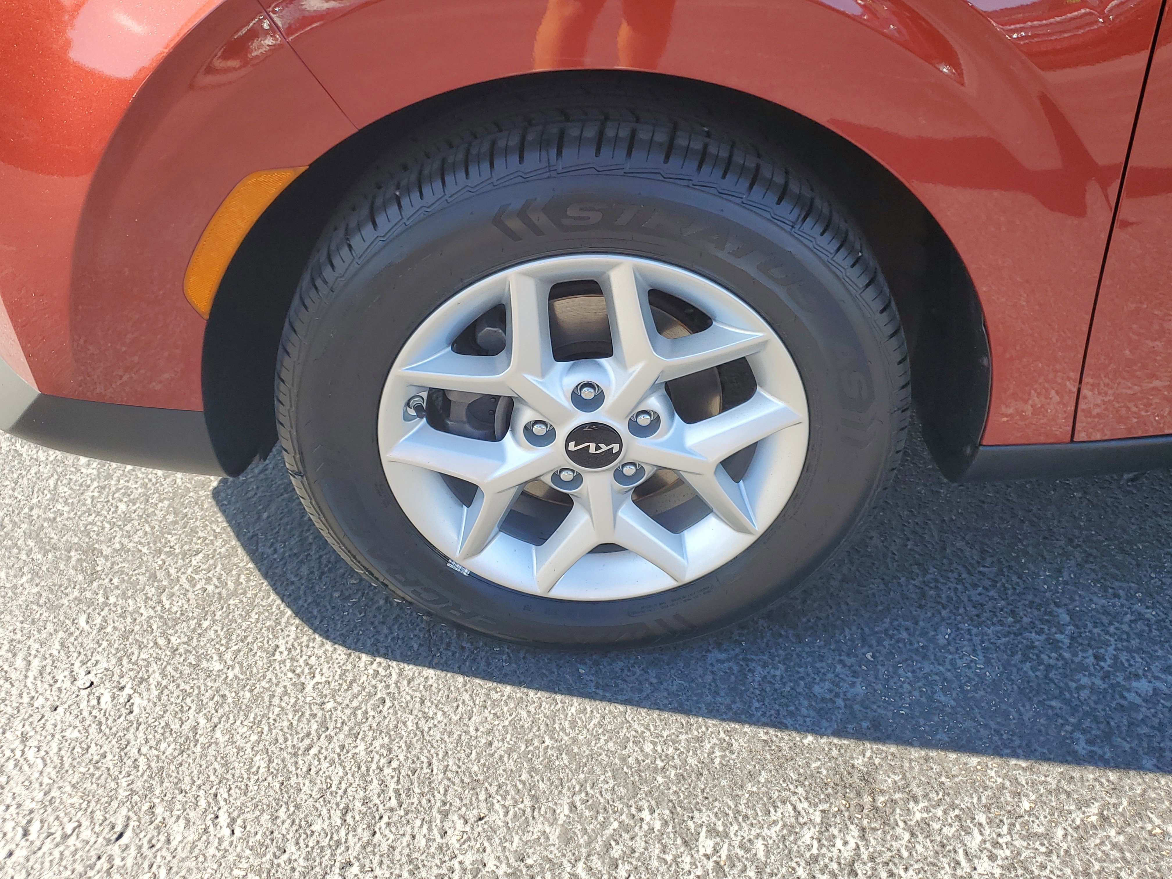 Used 2022 Kia Soul LX w/ Technology Package image 8