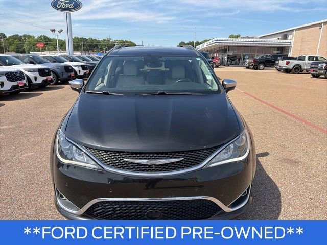 Used 2017 Chrysler Pacifica Limited FWD image 2