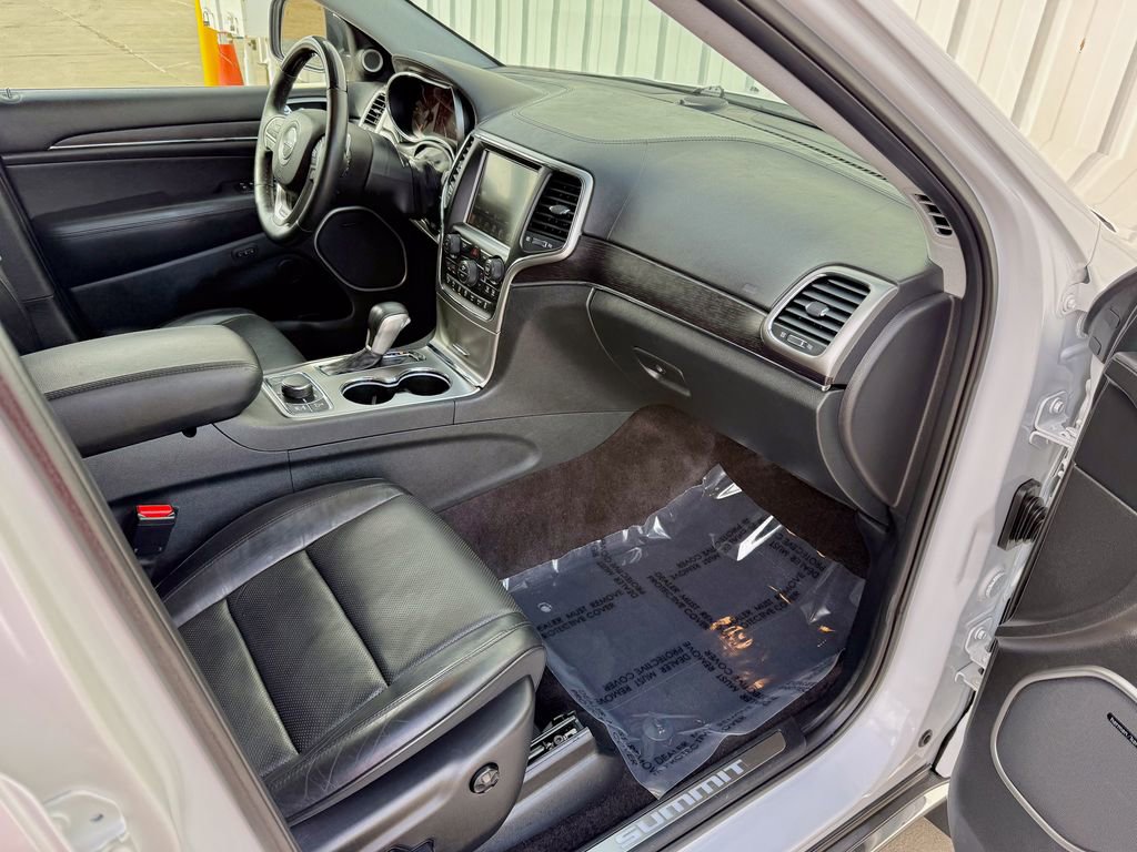 Used 2017 Jeep Grand Cherokee Summit image 19