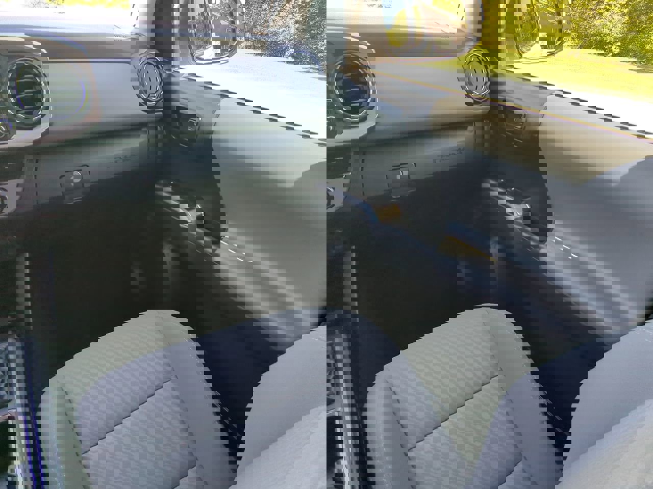 Used 2022 Toyota Tacoma SR5 w/ Technology Package RWD image 15