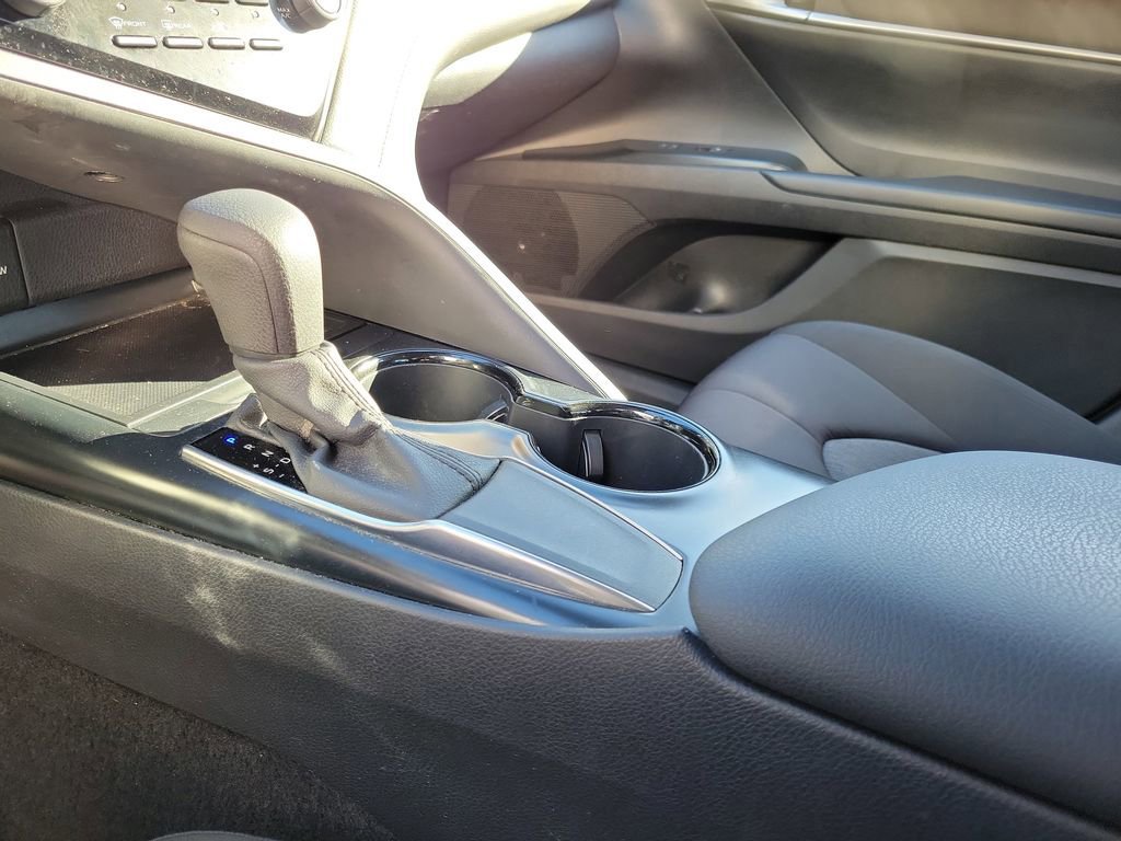 Used 2020 Toyota Camry LE image 29