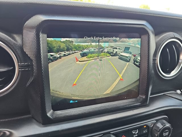 Used 2022 Jeep Wrangler Unlimited Sahara w/ Cold Weather Group AWD/4WD image 25