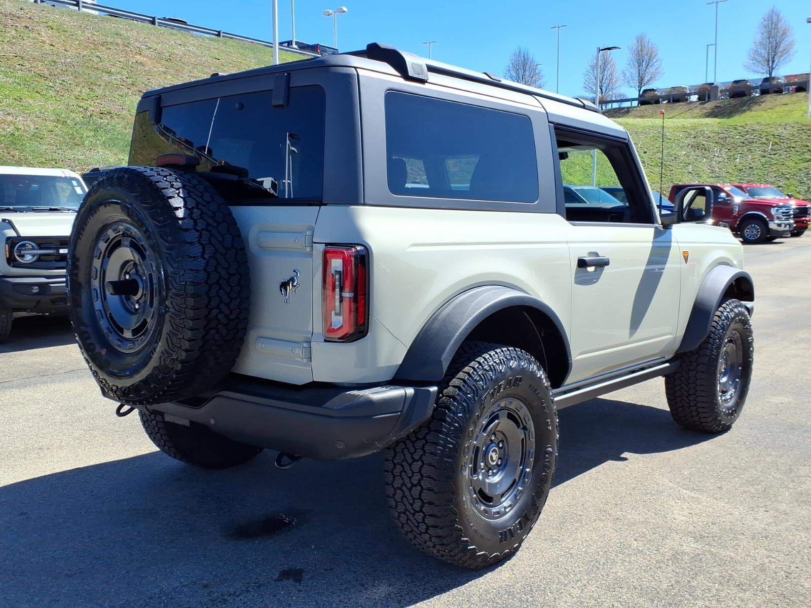 Certified 2025 Ford Bronco Badlands w/ Sasquatch Package image 3