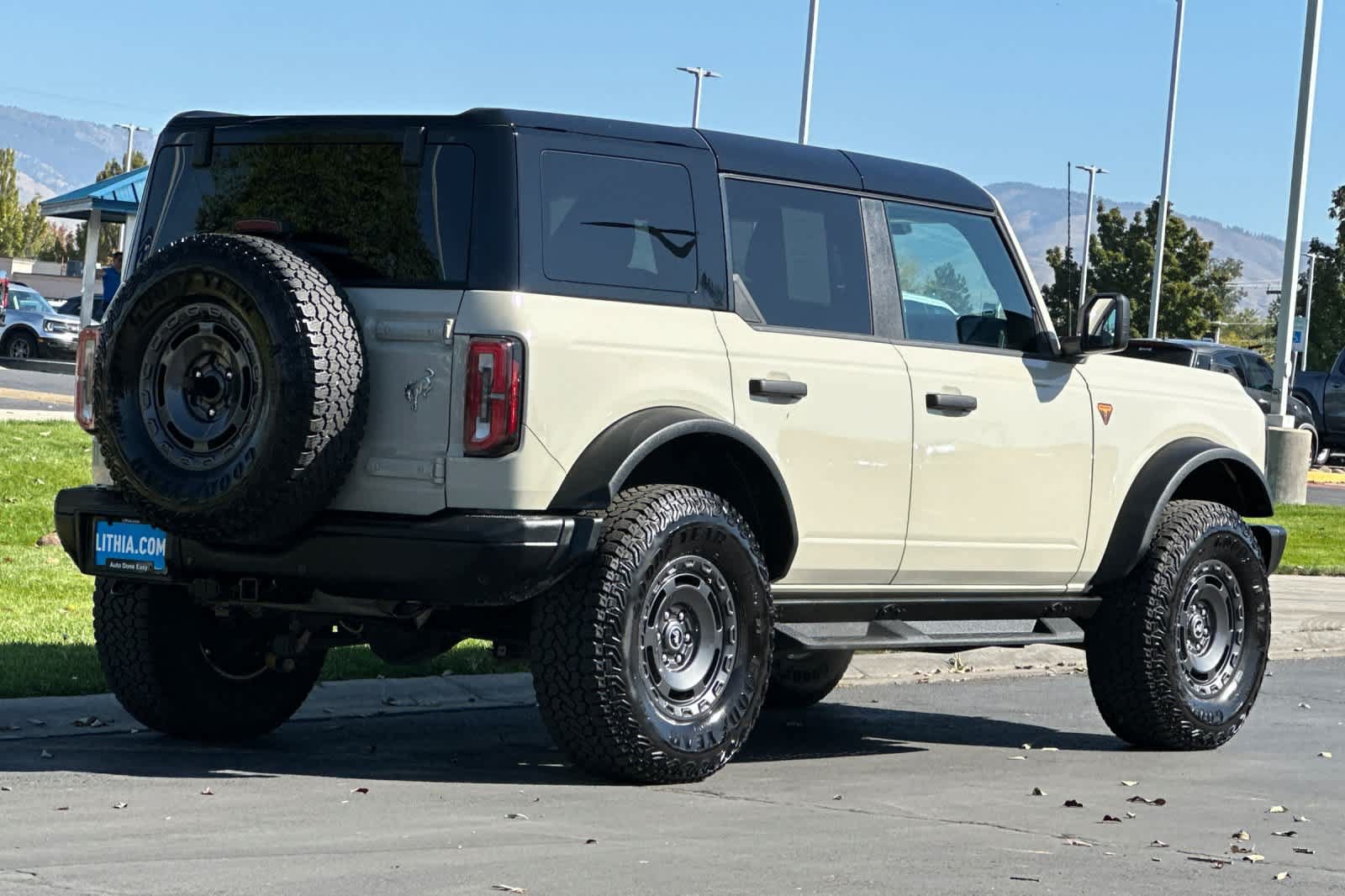 Certified 2025 Ford Bronco Badlands w/ Sasquatch Package AWD/4WD image 2