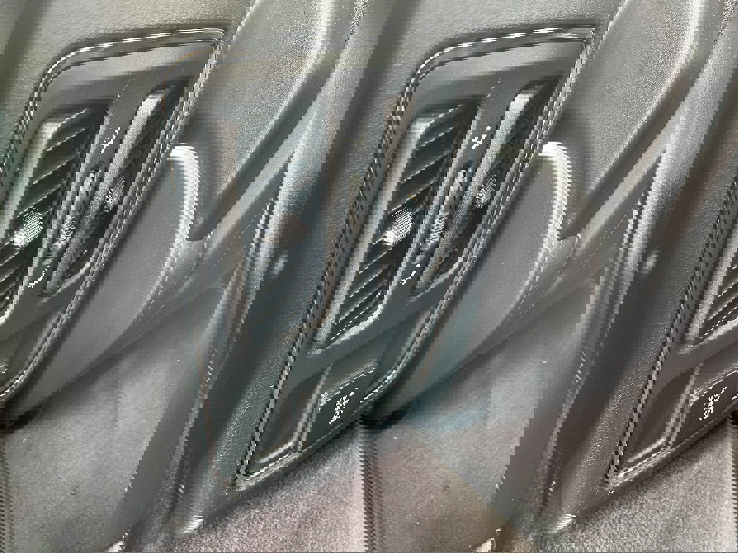 Used 2019 Jeep Grand Cherokee Laredo image 12