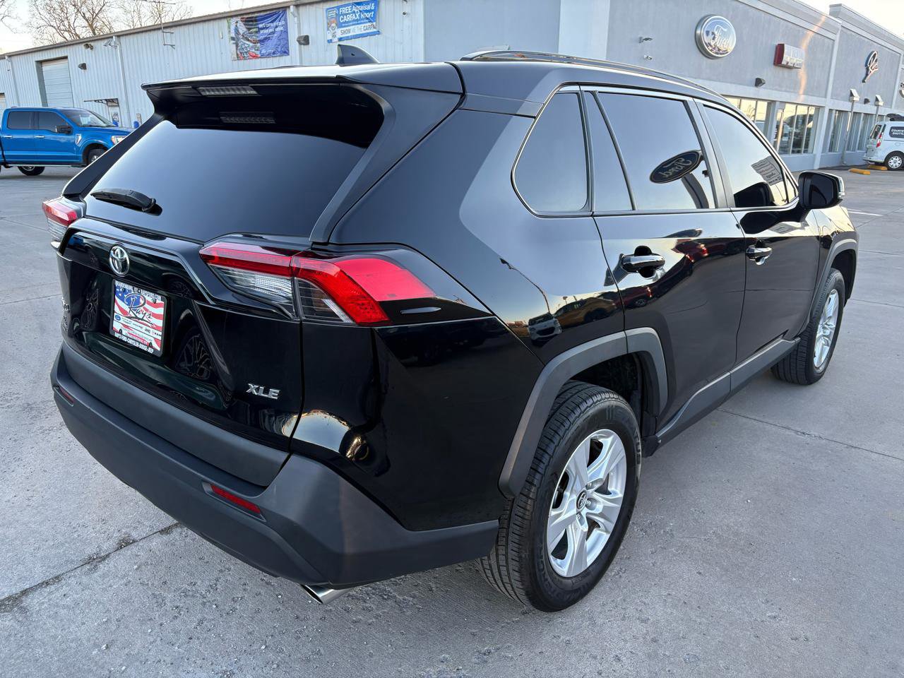 Used 2021 Toyota RAV4 XLE FWD image 5