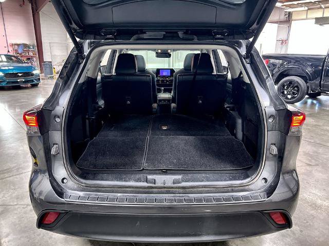 Used 2024 Toyota Highlander XLE FWD image 23