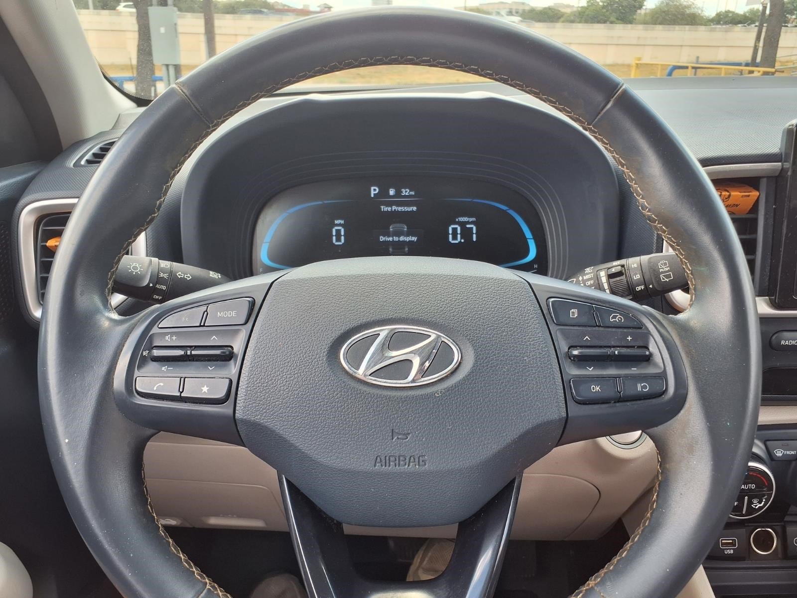 Used 2025 Hyundai Venue Limited FWD image 23