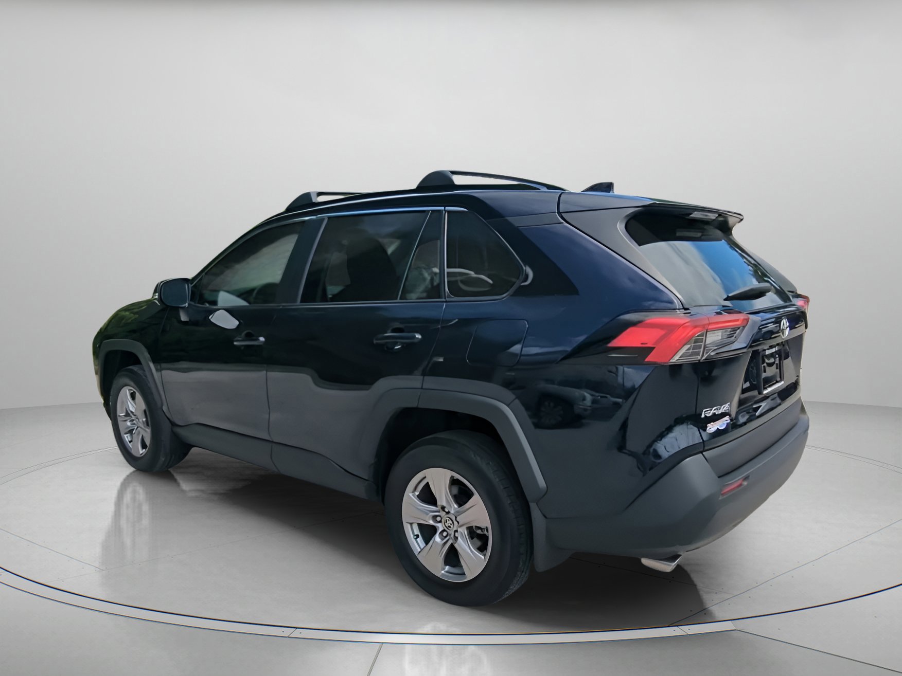 Used 2025 Toyota RAV4 XLE w/ Convenience Package FWD image 14