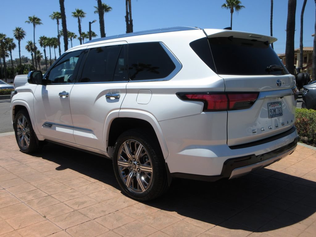 Used 2023 Toyota Sequoia Capstone AWD/4WD image 2