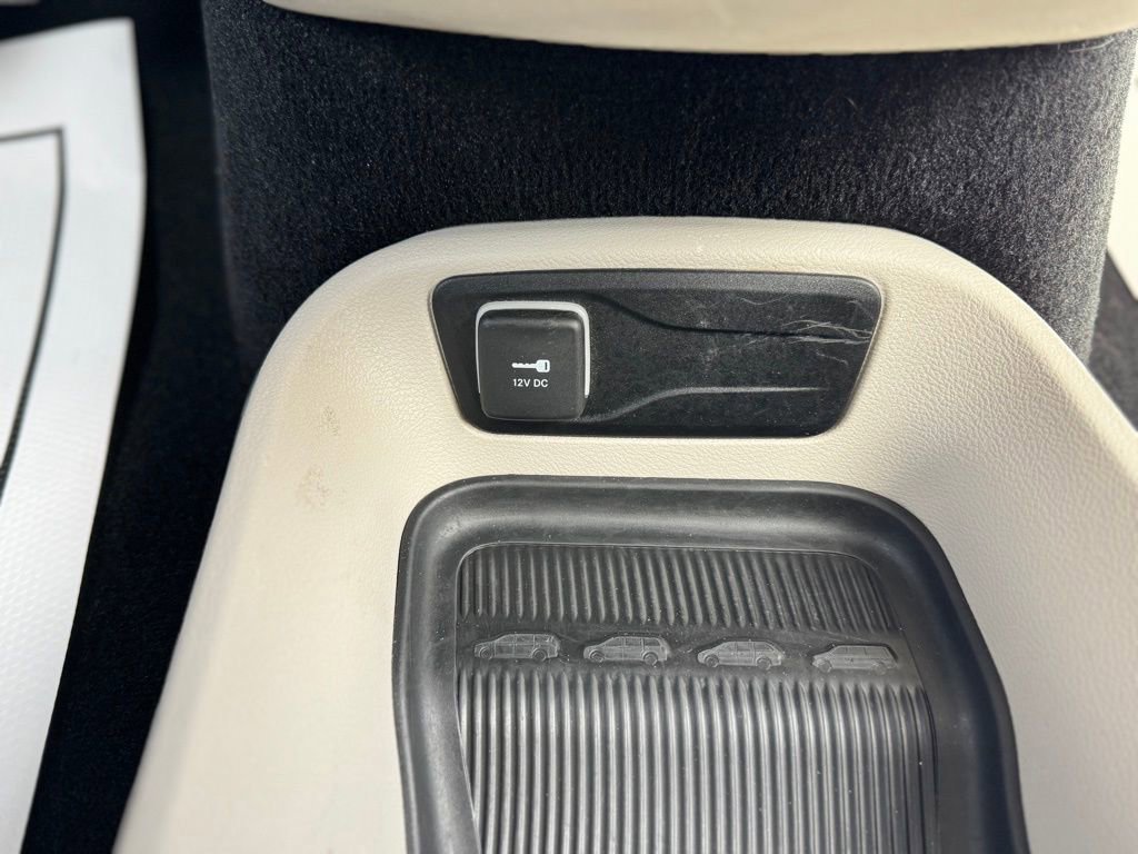 Used 2023 Chrysler Pacifica Touring-L image 30