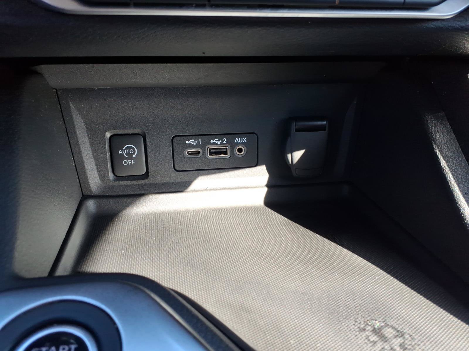 Used 2025 Nissan Sentra SR FWD image 26