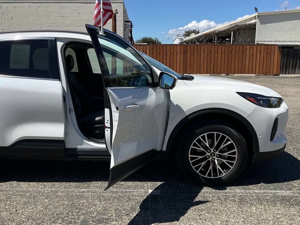 Certified 2024 Ford Escape SE w/ PHEV Premium Package FWD image 32