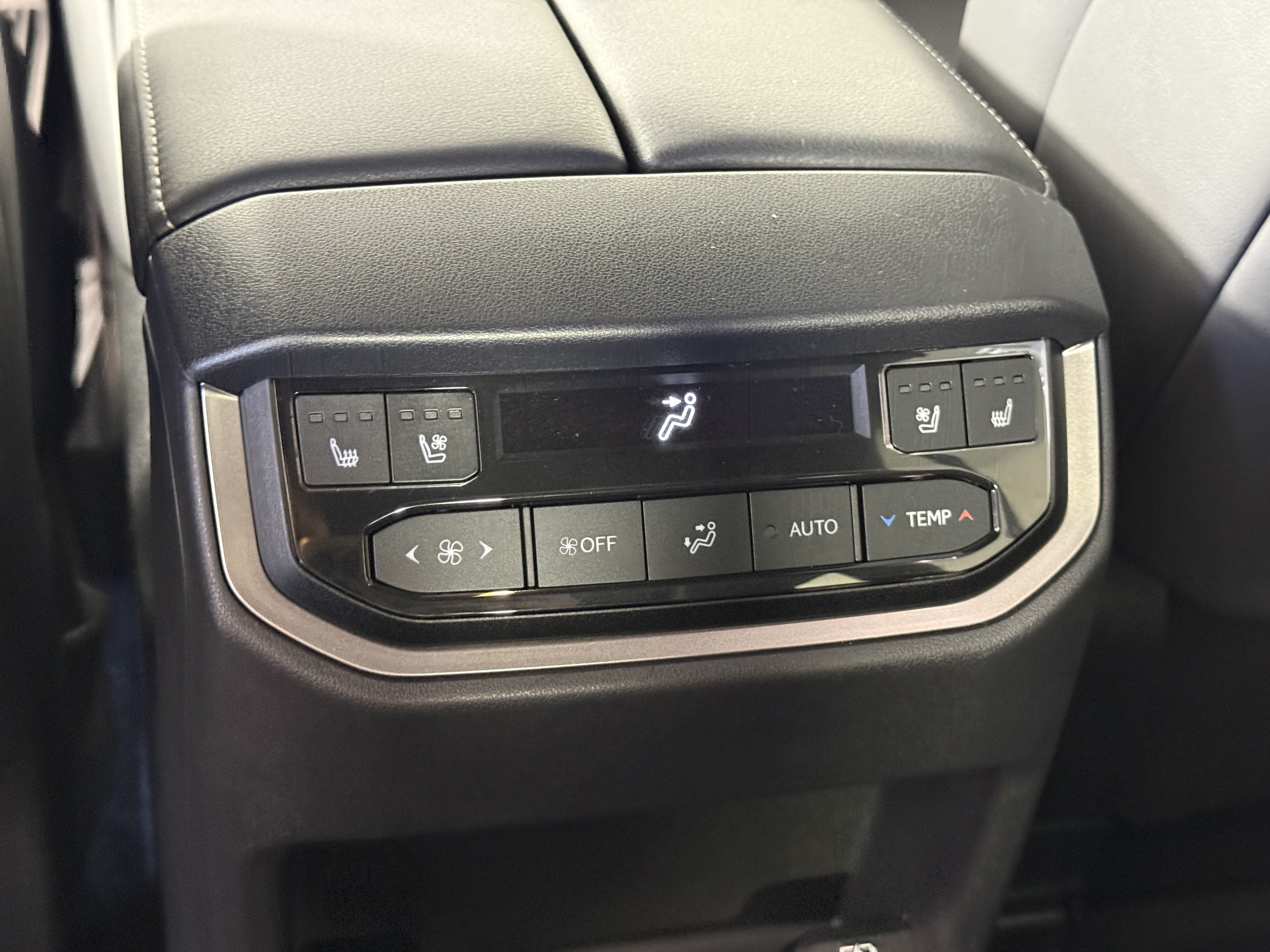 Used 2025 Lexus TX 500h AWD w/ Technology Package image 13