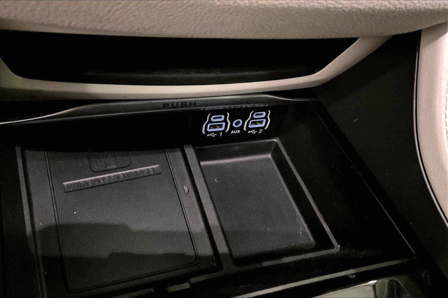 Used 2022 Chrysler Pacifica Limited image 32