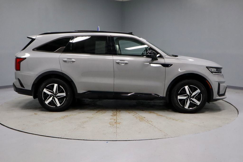 Used 2023 Kia Sorento EX w/ Panoramic Sunroof Package FWD image 13