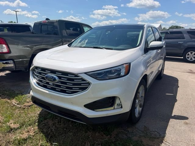Certified 2019 Ford Edge Titanium w/ Equipment Group 301A AWD/4WD image 3