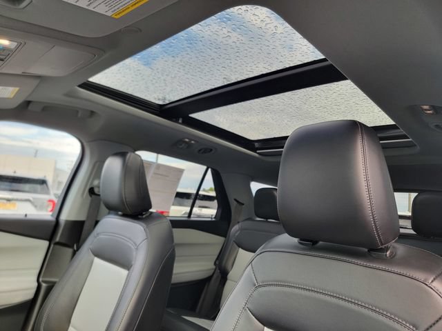 Certified 2023 Ford Explorer XLT w/ Equipment Group 202A AWD/4WD image 4