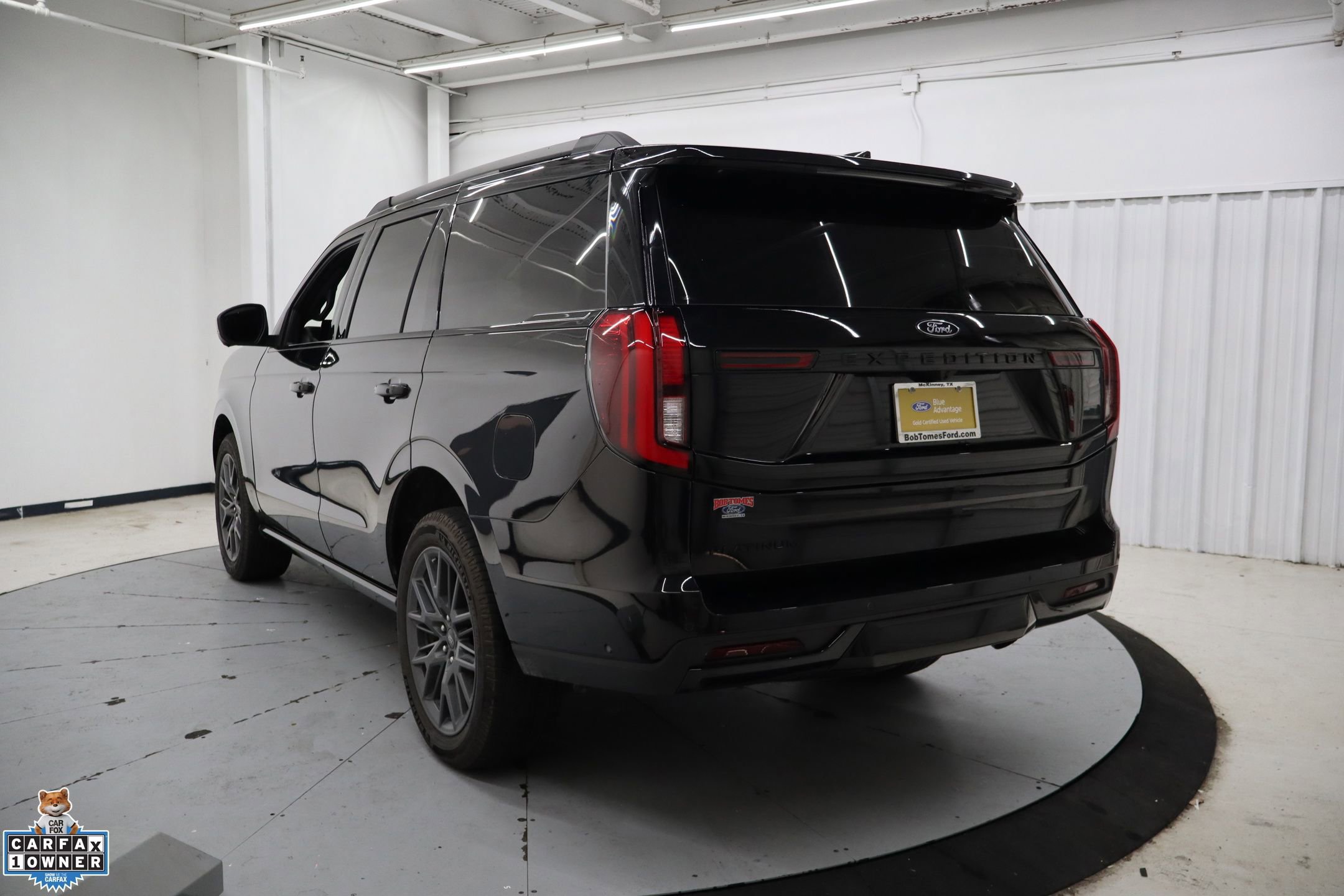 Certified 2025 Ford Expedition Platinum w/ Stealth Performance Package AWD/4WD image 3