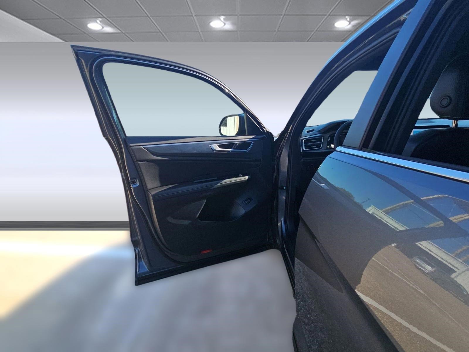 Used 2025 Volkswagen Atlas Cross Sport SE image 20