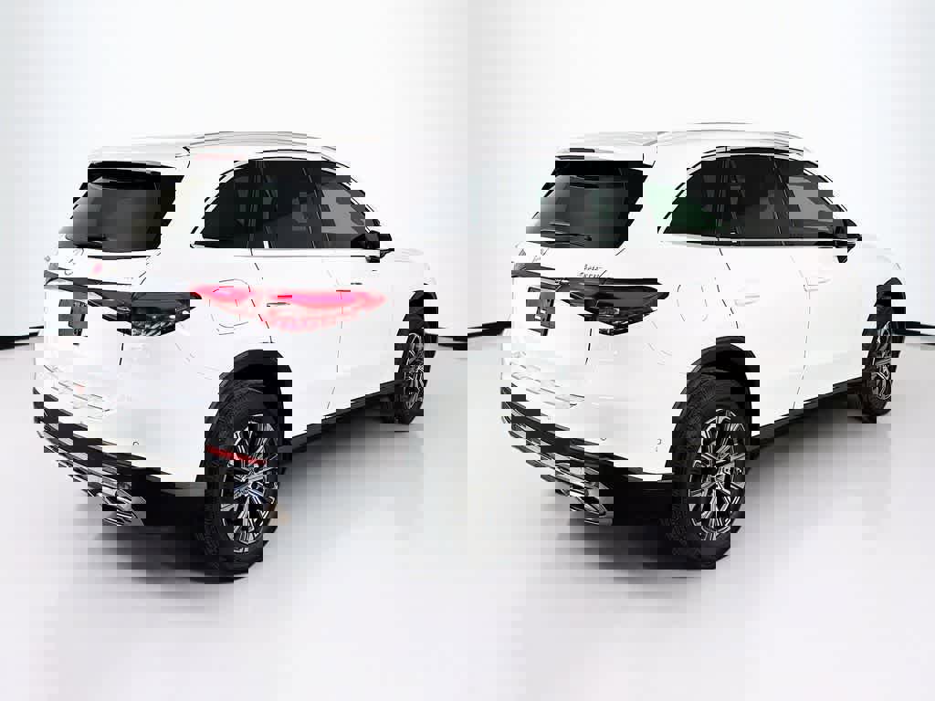 Used 2024 Mercedes-Benz GLC 300 4MATIC image 5