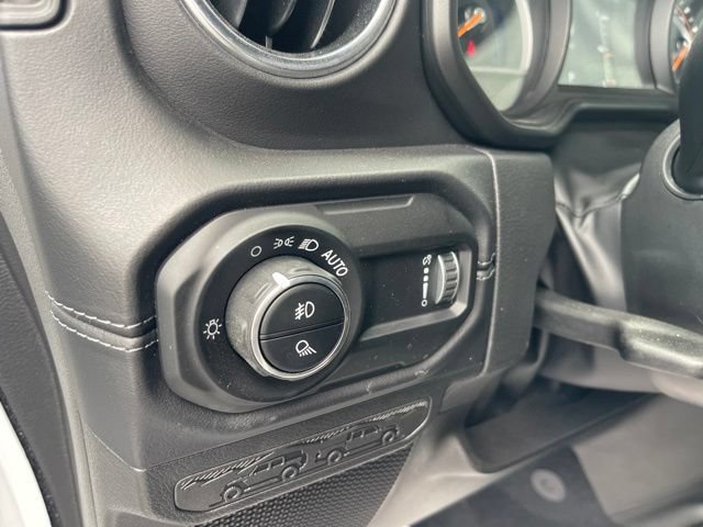 Used 2025 Jeep Gladiator Sport AWD/4WD image 15