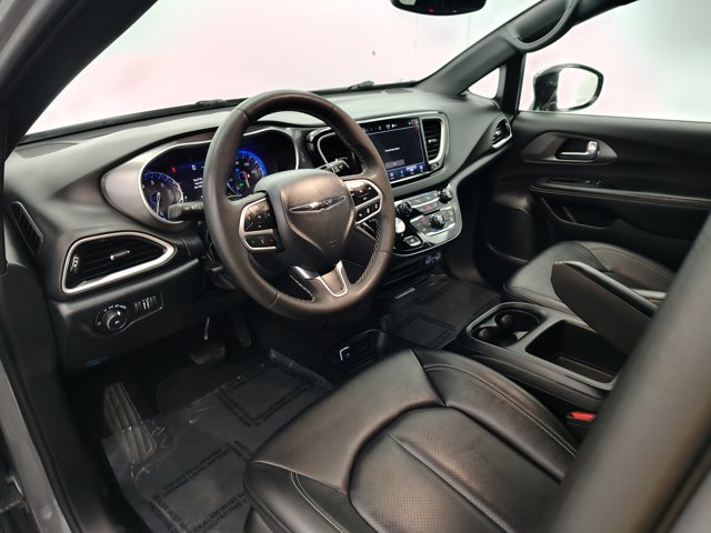 Used 2025 Chrysler Pacifica Select FWD image 39