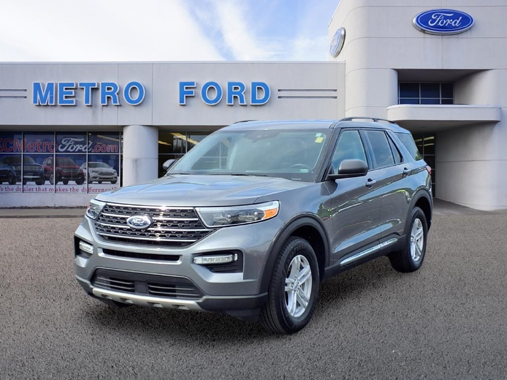 Certified 2023 Ford Explorer XLT w/ Equipment Group 202A AWD/4WD image 7