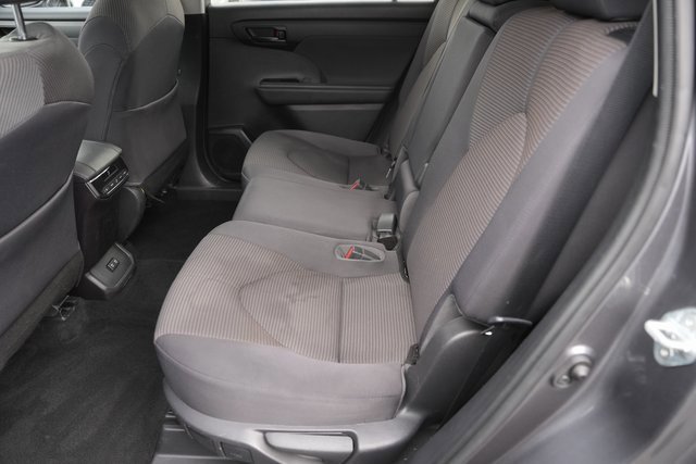 Used 2021 Toyota Highlander LE image 12