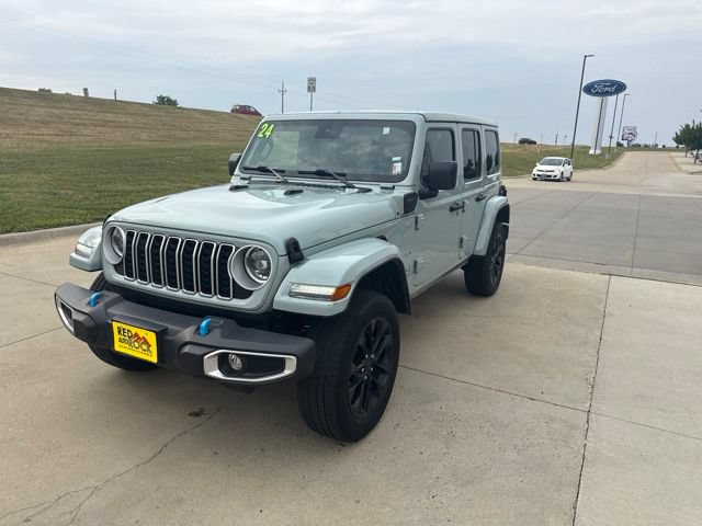 Used 2024 Jeep Wrangler Unlimited Sahara AWD/4WD image 7
