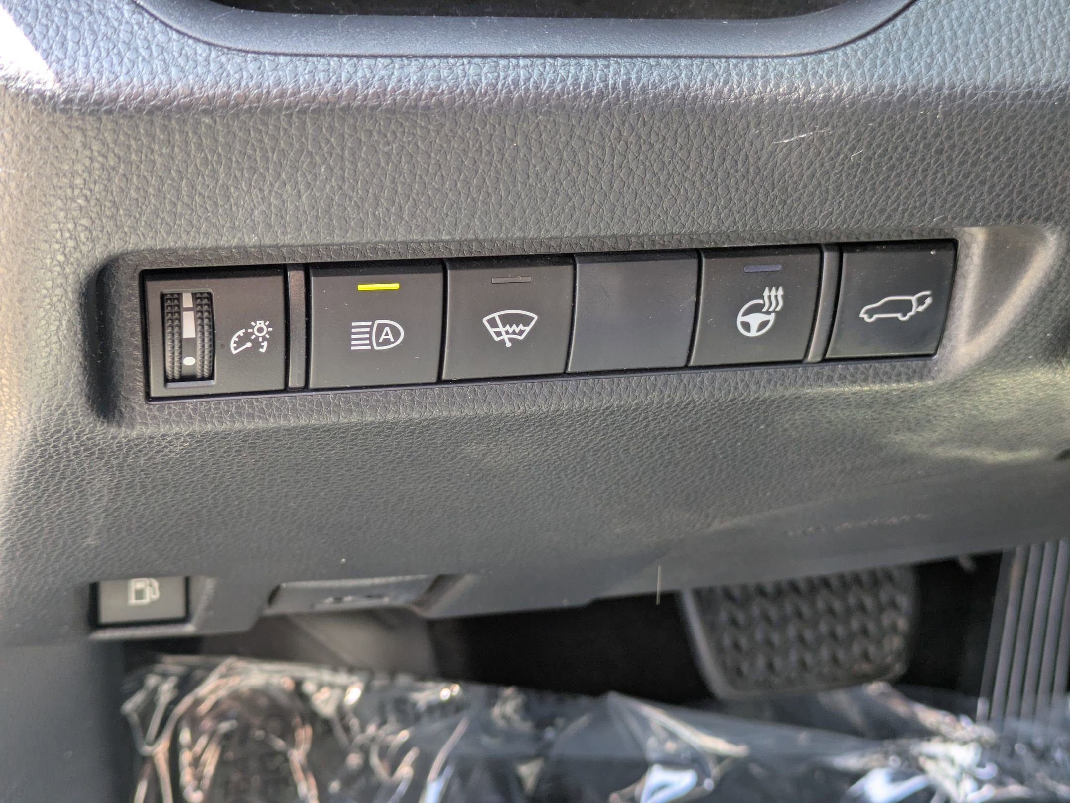 Used 2020 Toyota RAV4 XSE w/ XSE Grade Weather Package AWD/4WD image 15