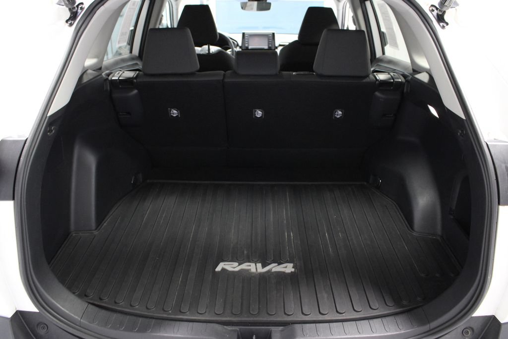 Used 2022 Toyota RAV4 XLE w/ Convenience Package AWD/4WD image 17