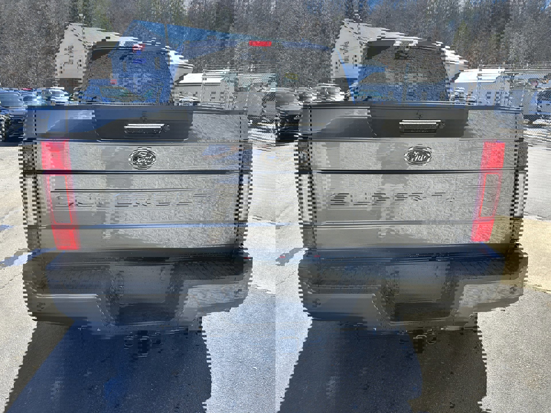 Certified 2022 Ford F350 Lariat w/ Tremor Off-Road Package image 5