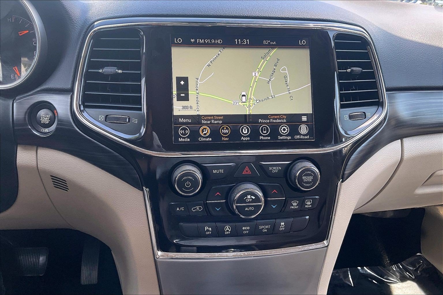Used 2022 Jeep Grand Cherokee Laredo E AWD/4WD image 28