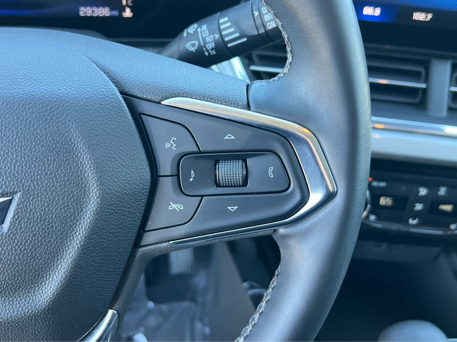 Used 2024 Chevrolet Trax LT w/ Driver Confidence Package image 32