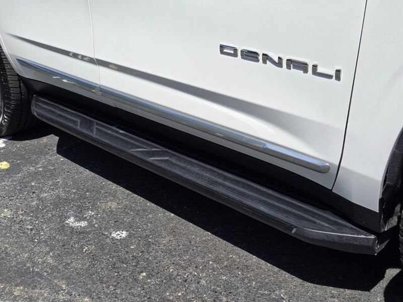 Used 2023 GMC Yukon Denali w/ Advanced Technology Package AWD/4WD image 23