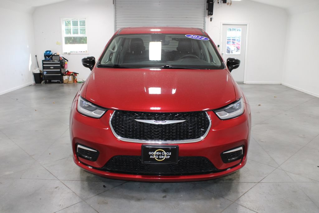 Used 2024 Chrysler Pacifica Touring-L FWD image 4