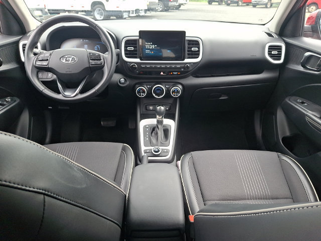 Used 2023 Hyundai Venue Limited FWD image 18
